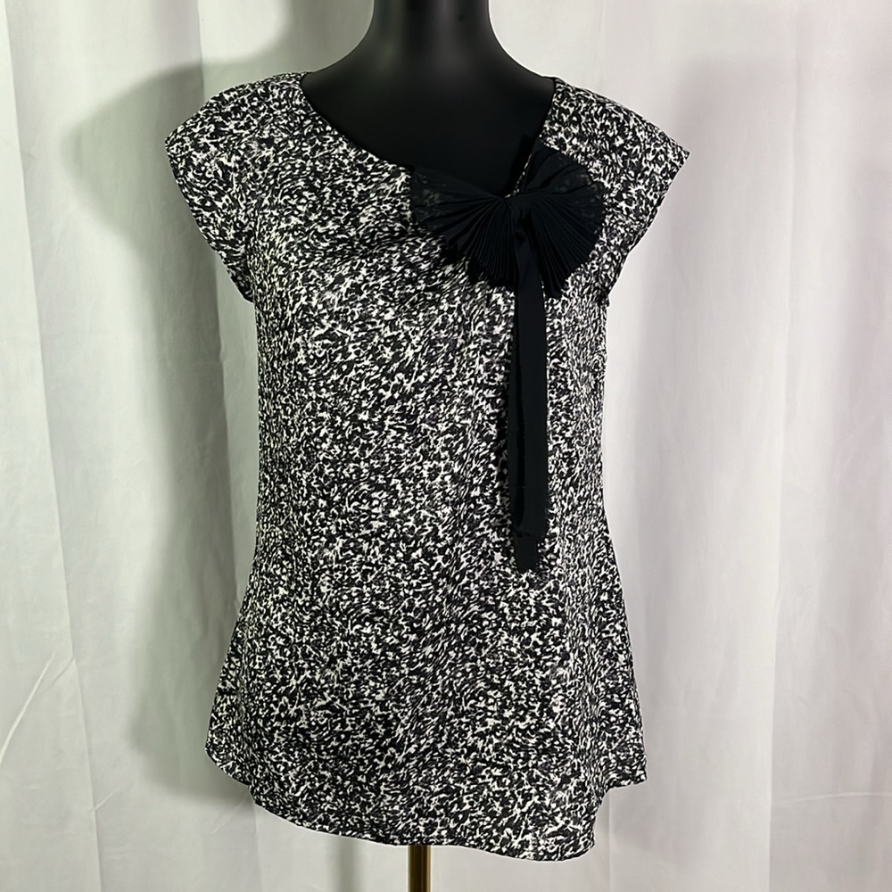NWT LOFT Black & White Printed Bow Accent Short Sleeve Blouse
